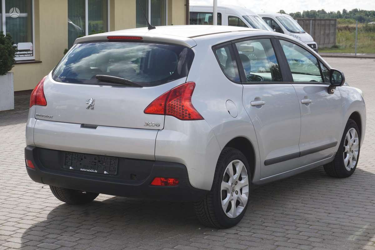 Peugeot 3008 2012 — engine 1598 cm³, 120 HP (88kW)