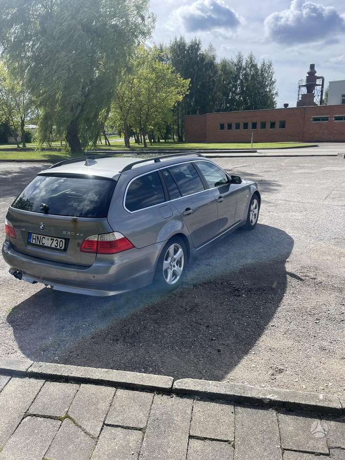 BMW 530 2007 — rear view