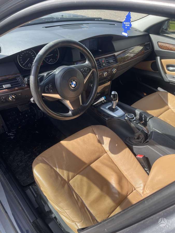 BMW 530 2007 — interior