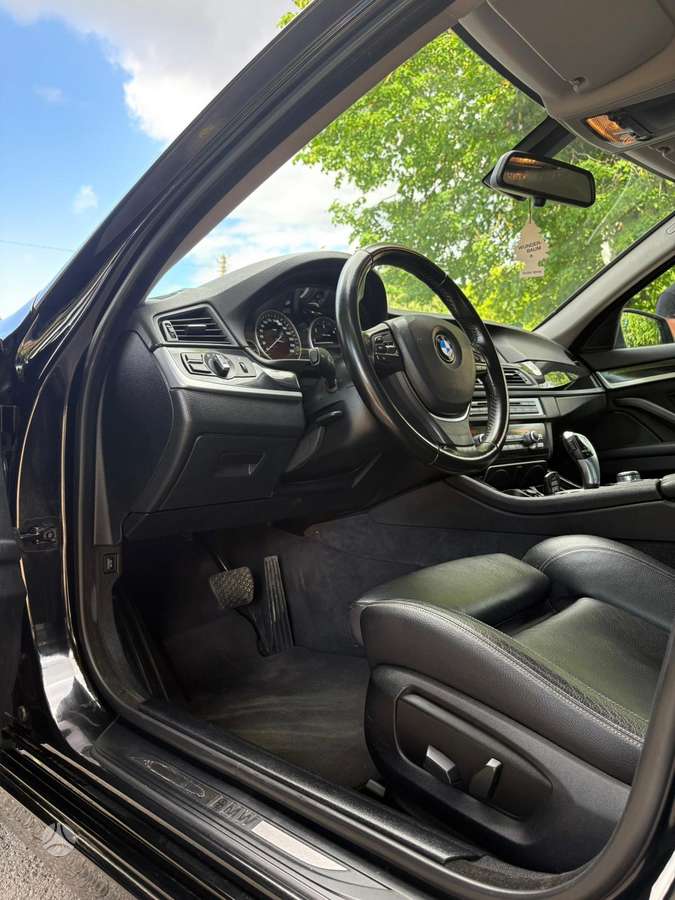 BMW 520 2013 — interior