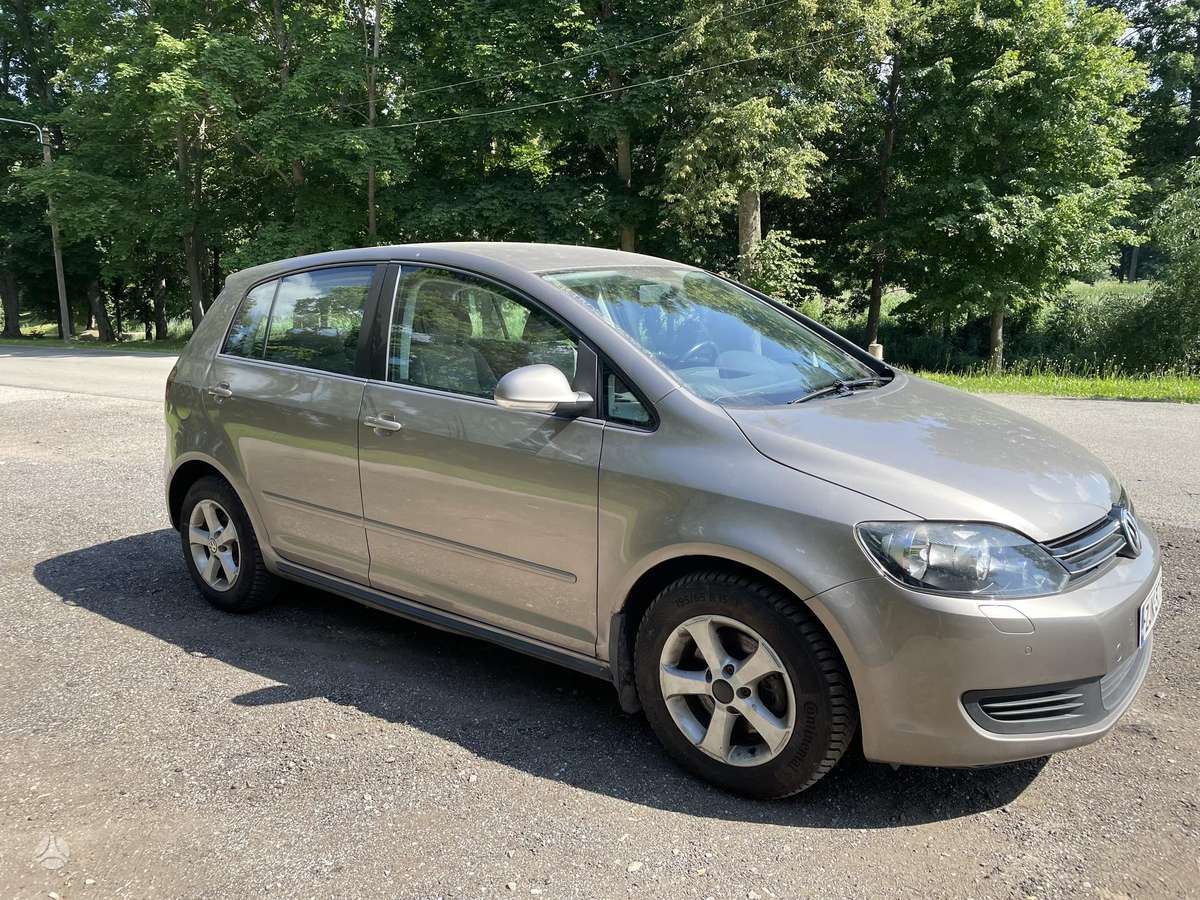 Volkswagen Golf 2010 — engine 1598 cm³, 105 HP (77kW)