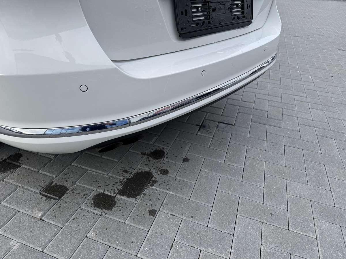 Volkswagen Passat 2011 — photo 12