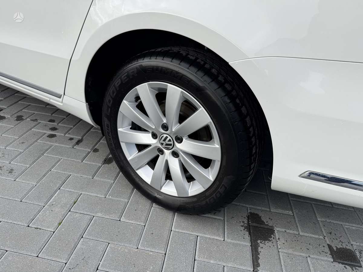 Volkswagen Passat 2011 — photo 13