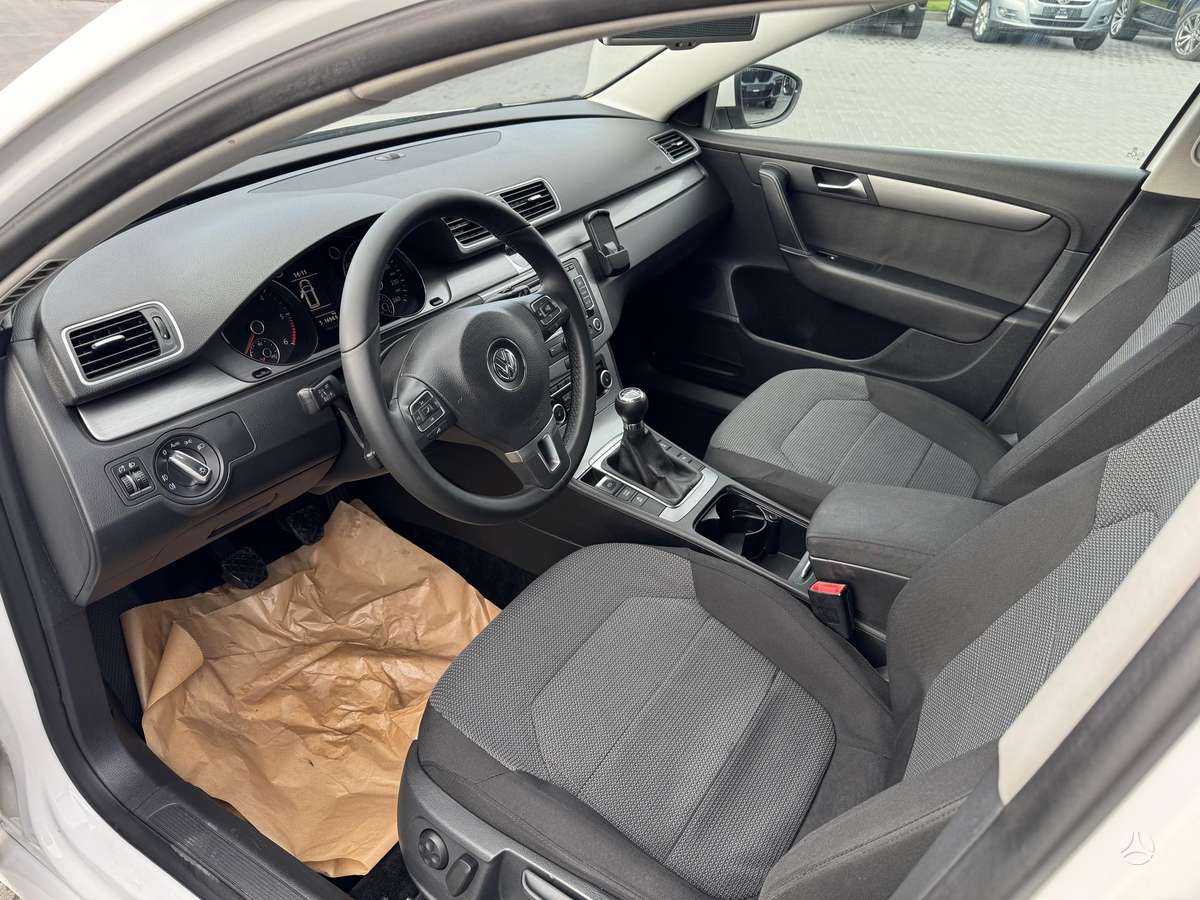 Volkswagen Passat 2011 — photo 15