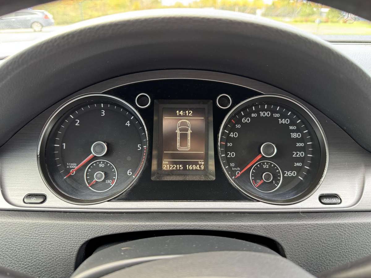 Volkswagen Passat 2011 — photo 20