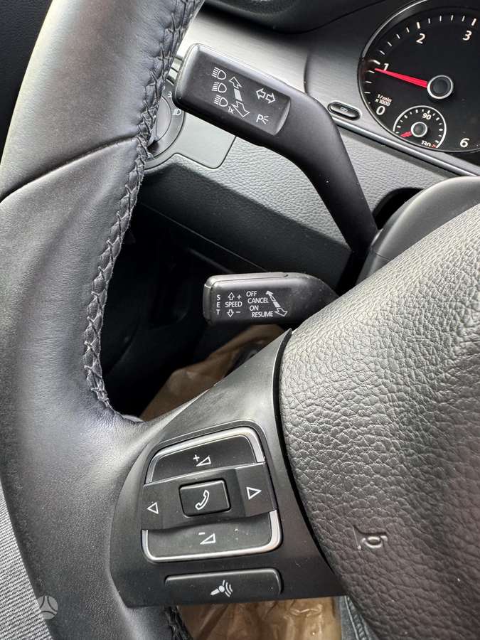 Volkswagen Passat 2011 — photo 23