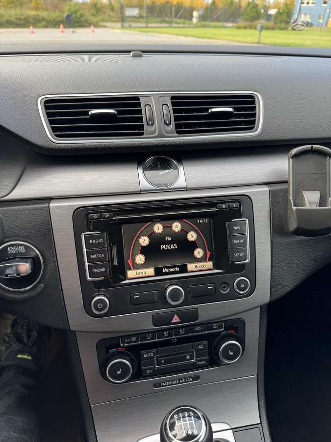Volkswagen Passat 2011 — photo 25