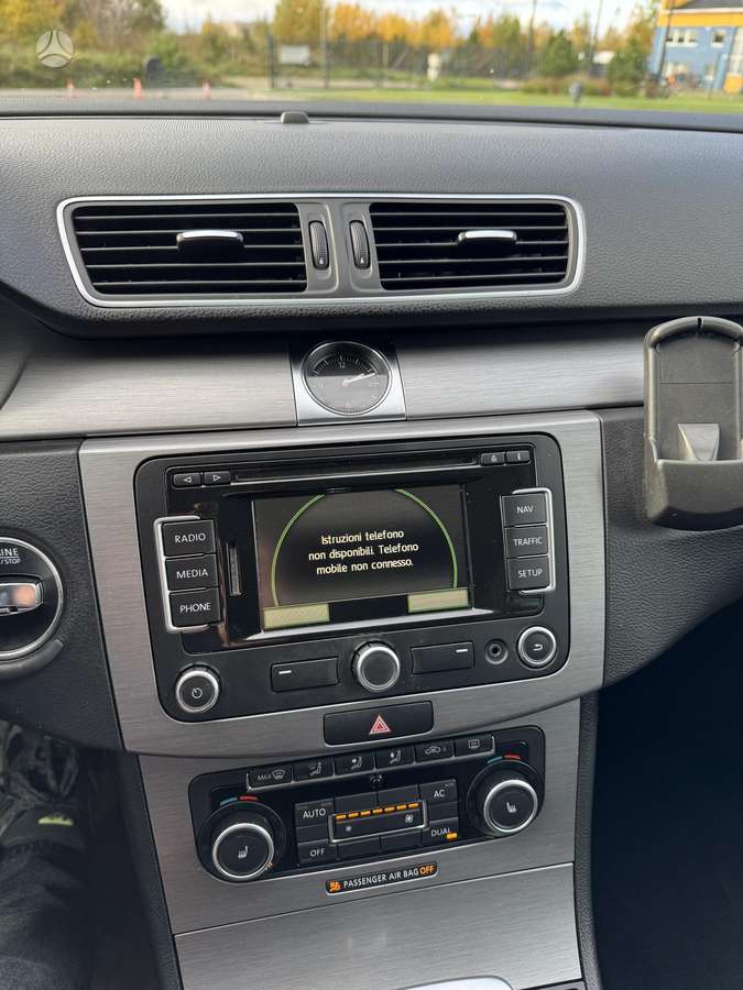 Volkswagen Passat 2011 — photo 26