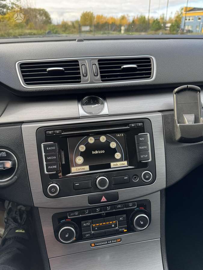 Volkswagen Passat 2011 — photo 28