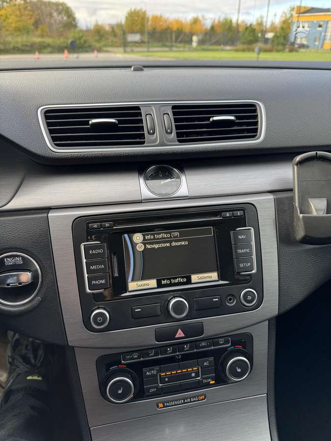 Volkswagen Passat 2011 — photo 29