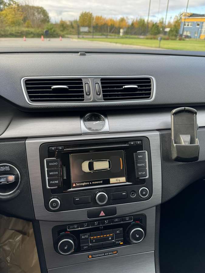 Volkswagen Passat 2011 — photo 30