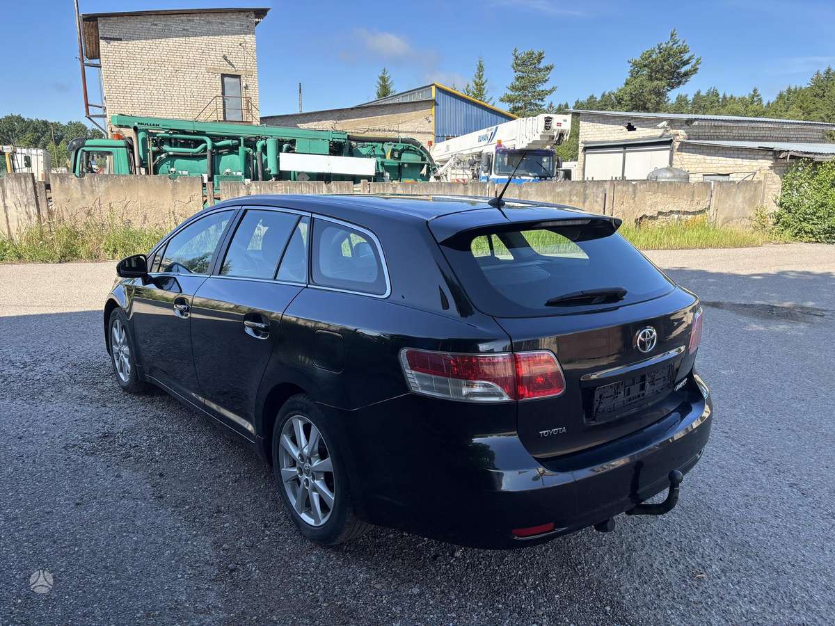 Toyota Avensis 2010 — photo 11
