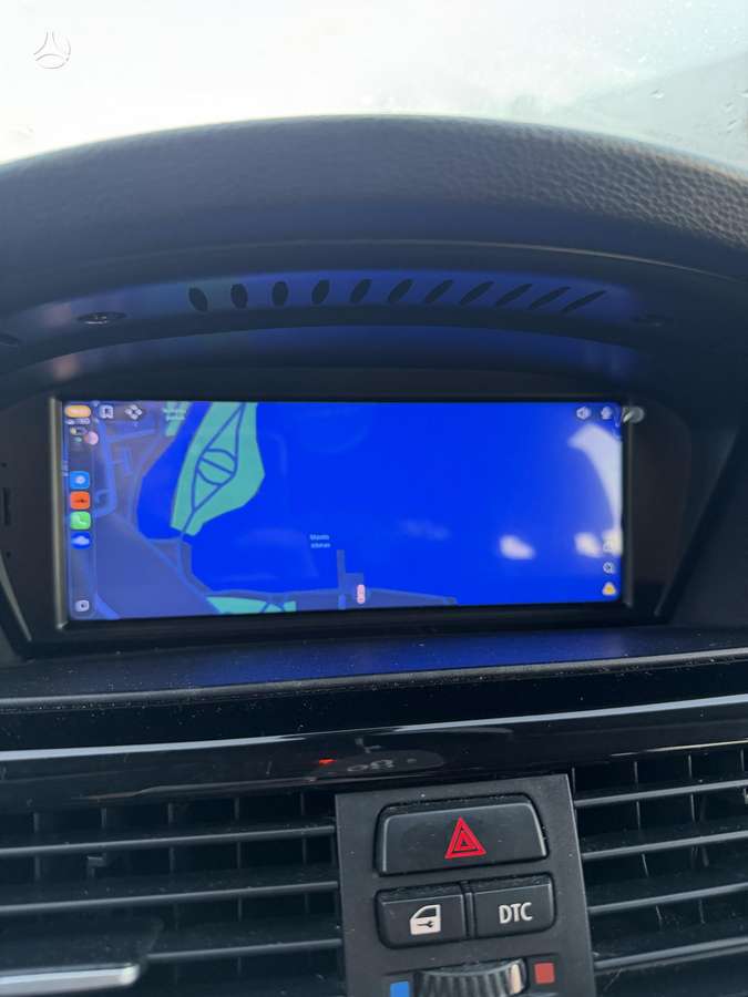BMW 318 2009 — photo 12