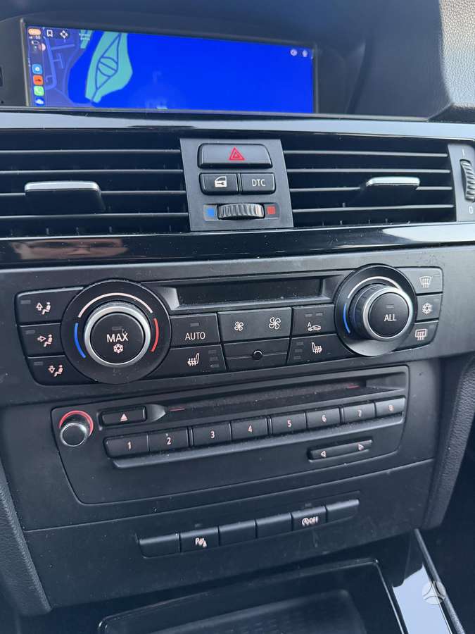BMW 318 2009 — photo 14