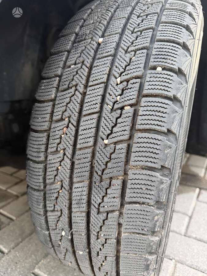 BMW 318 2009 — photo 18