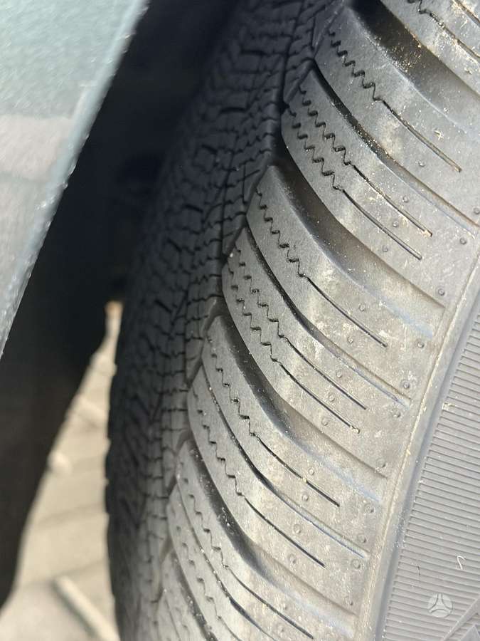 BMW 318 2009 — photo 19