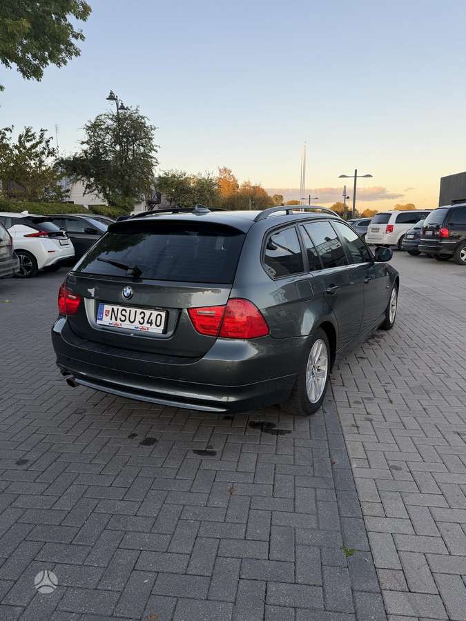 BMW 318 2009 — engine 1995 cm³, 143 HP (105kW)