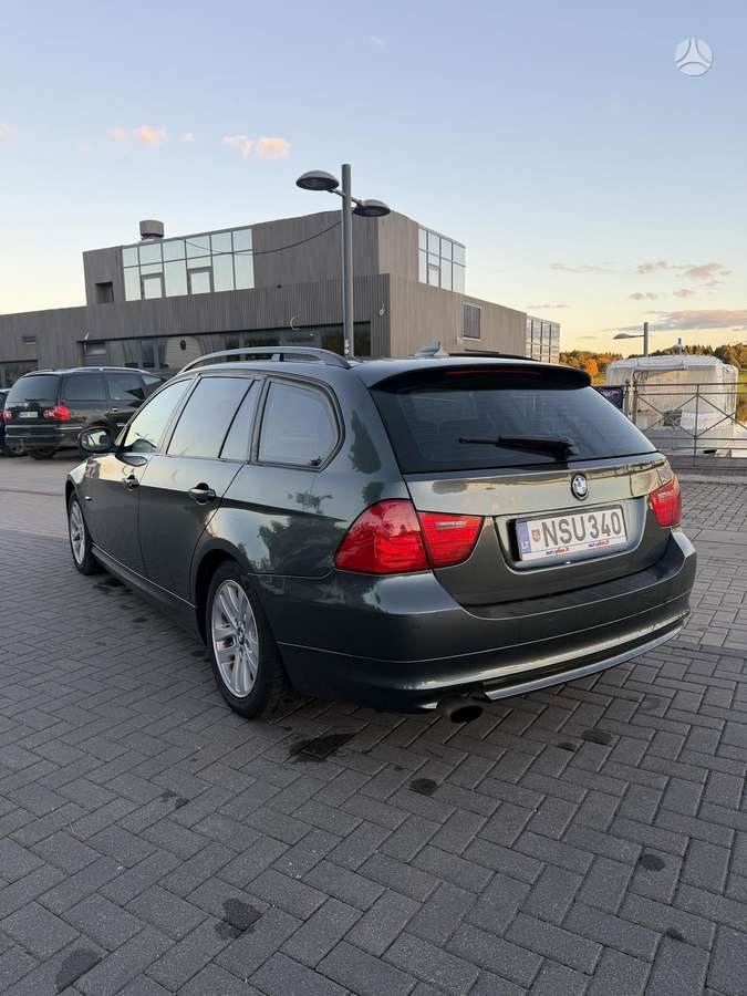 BMW 318 2009 — photo 5