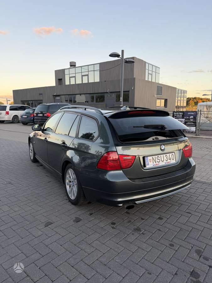 BMW 318 2009 — photo 6