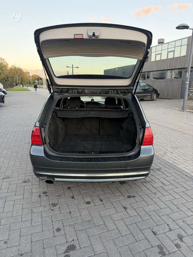 BMW 318 2009 — photo 7
