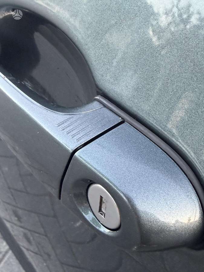 BMW 318 2009 — photo 8