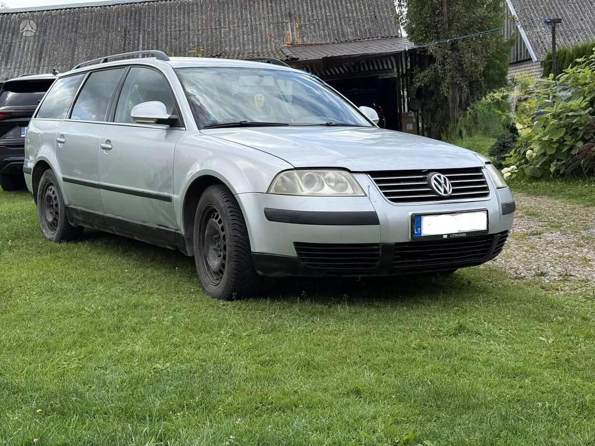 Volkswagen Passat 2005 — rear view