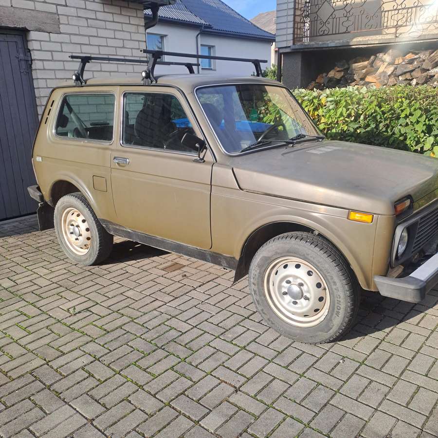 Lada Niva 2004 — rear view