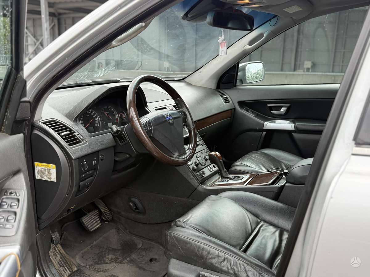 Volvo XC90 2004 — салон