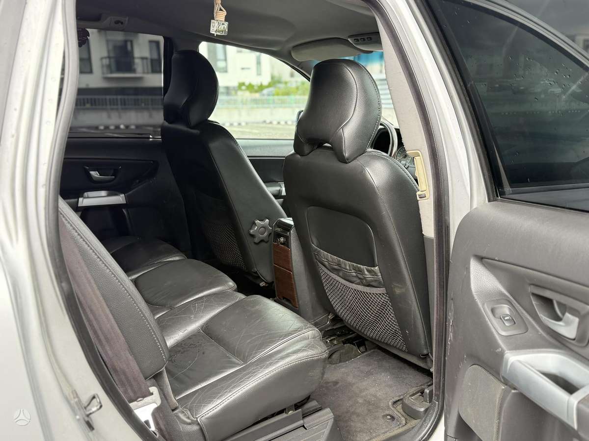 Volvo XC90 2004 — двигун 2401 cm³, 163 HP (120kW)