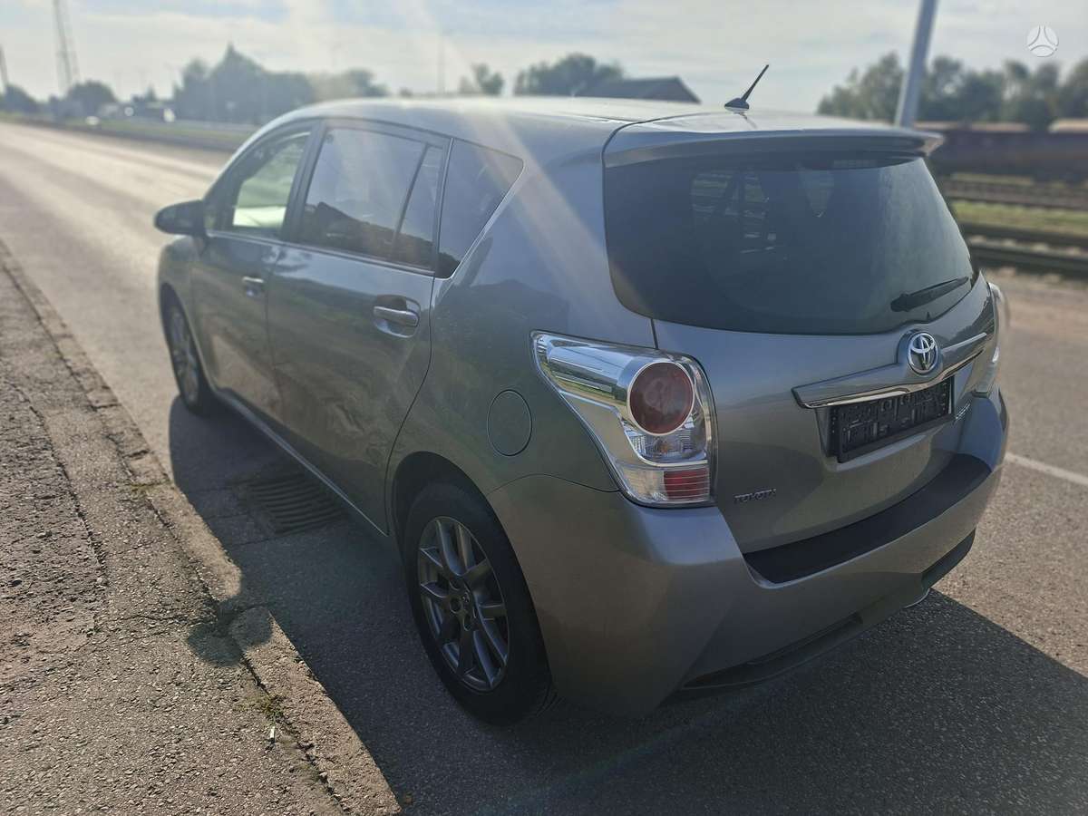 Toyota Verso 2014 — двигун 1598 cm³, 132 HP (97kW)