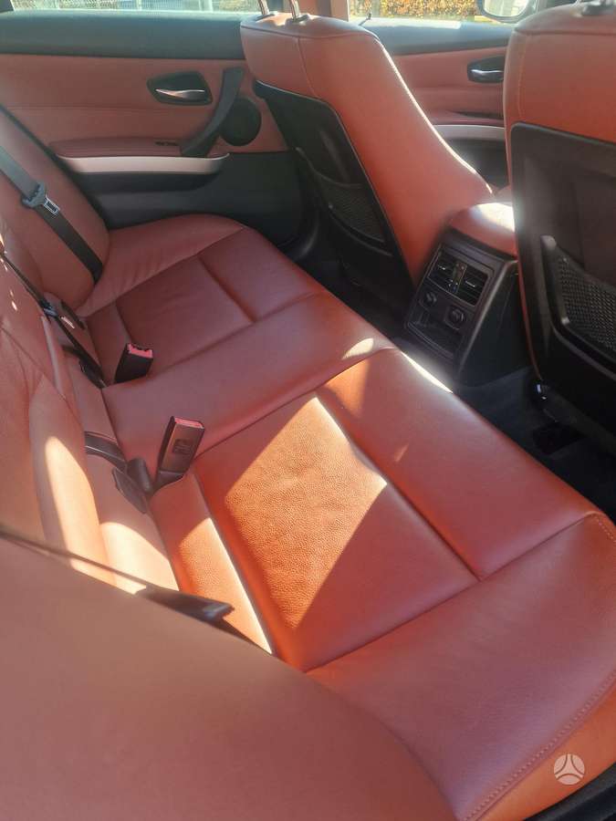BMW 320 2009 — photo 12