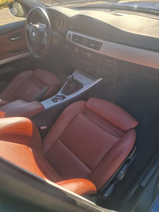 BMW 320 2009 — photo 13