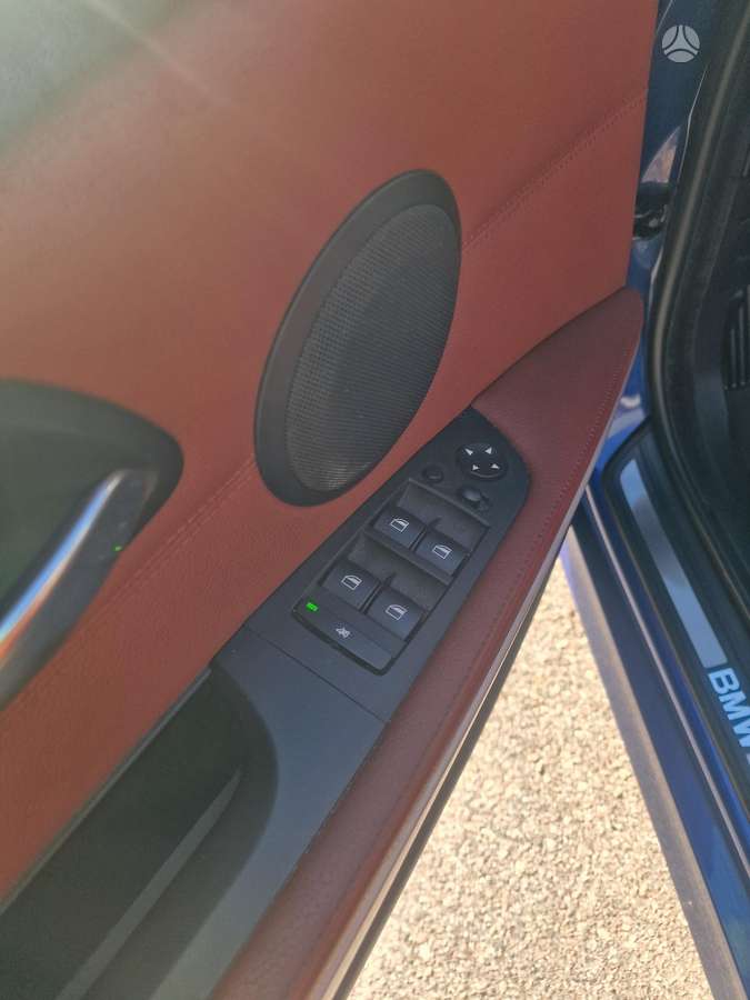 BMW 320 2009 — photo 14