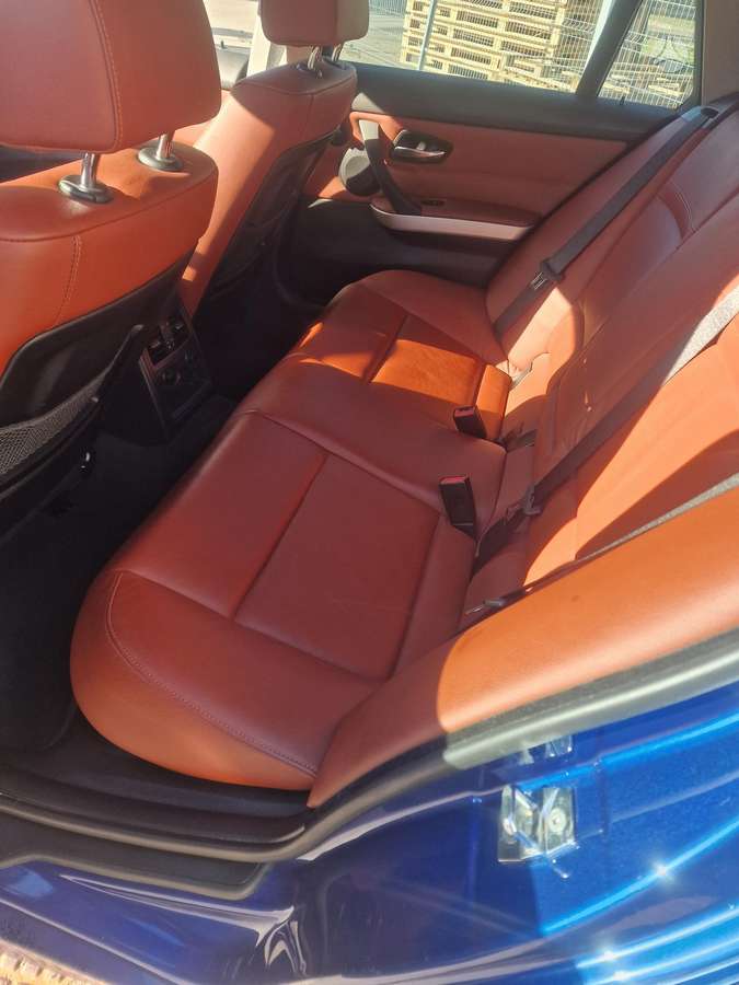 BMW 320 2009 — photo 16