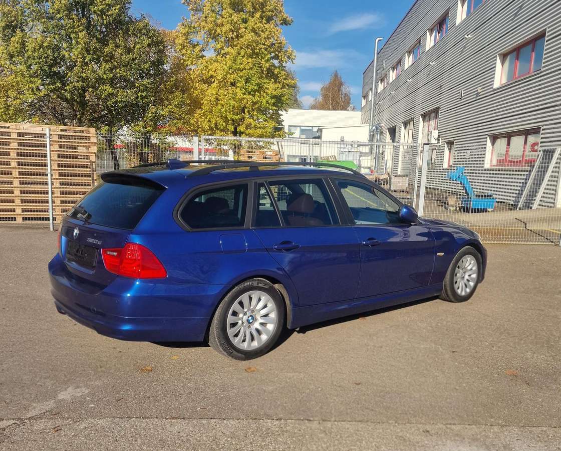 BMW 320 2009 — photo 8