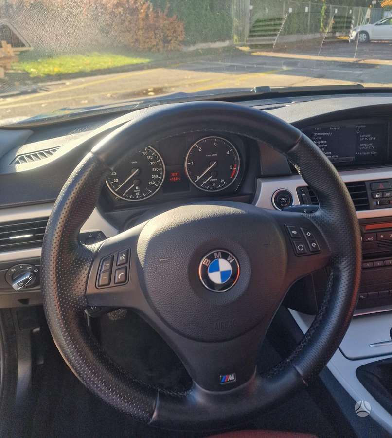 BMW 320 2009 — photo 9