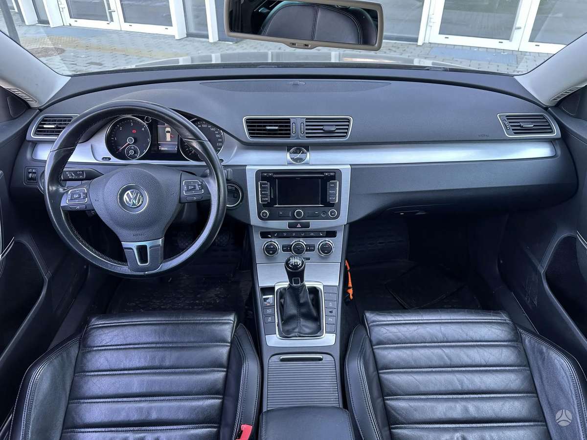 Volkswagen Passat 2012 — photo 11