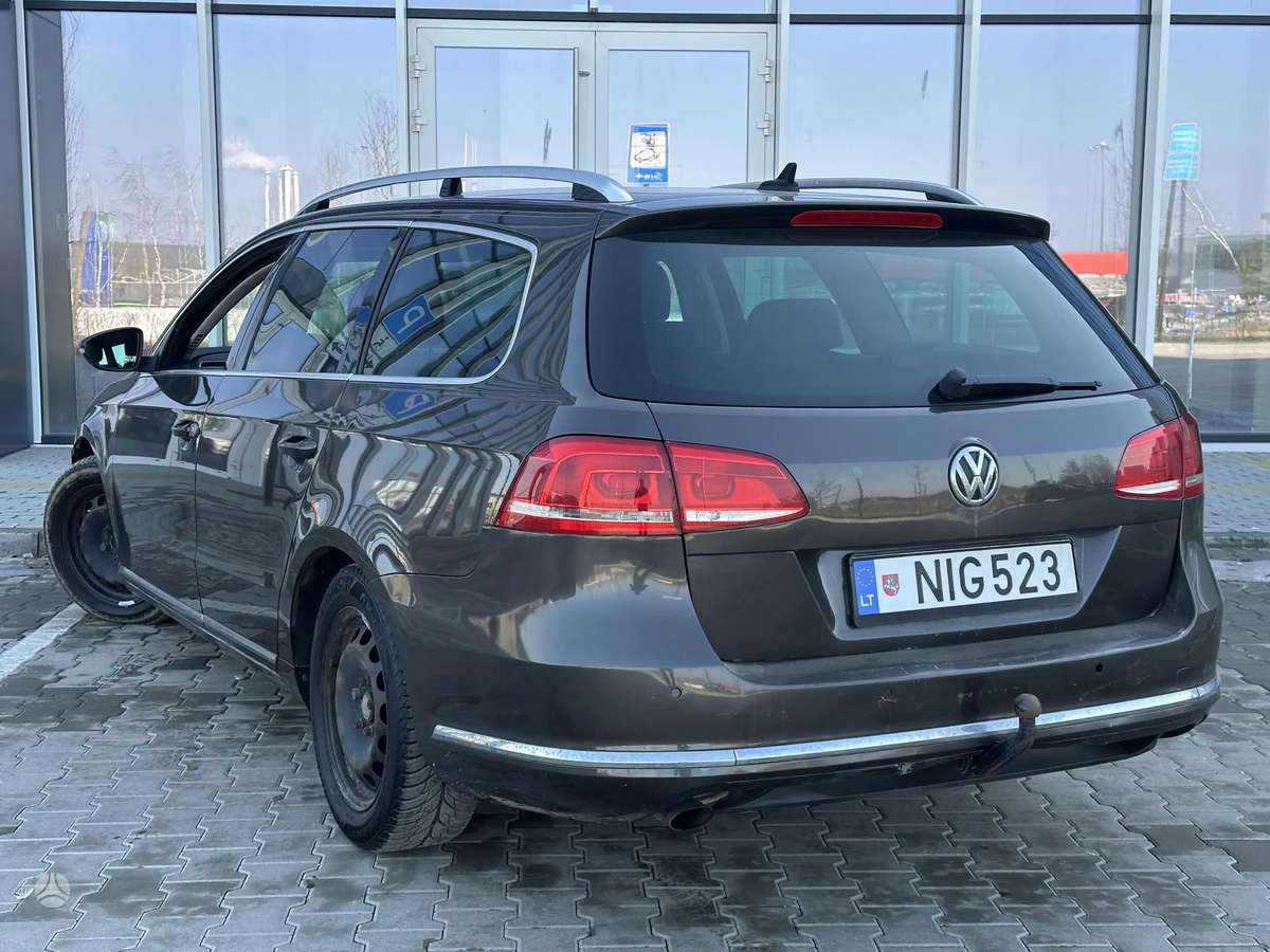 Volkswagen Passat 2012 — engine 1598 cm³, 105 HP (77kW)