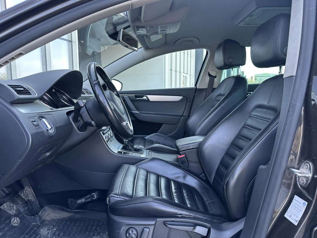 Volkswagen Passat 2012 — photo 7