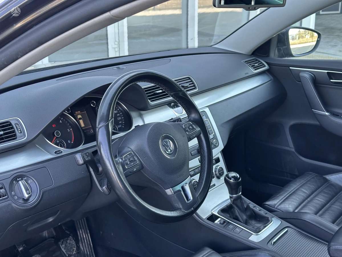 Volkswagen Passat 2012 — photo 8