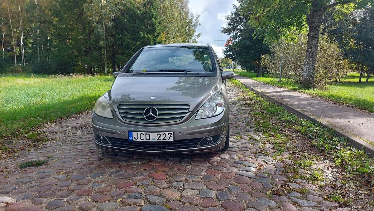 Mercedes-Benz B200 2005 — rear view