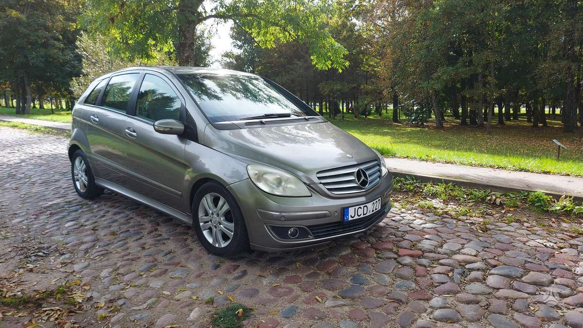Mercedes-Benz B200 2005 — interior