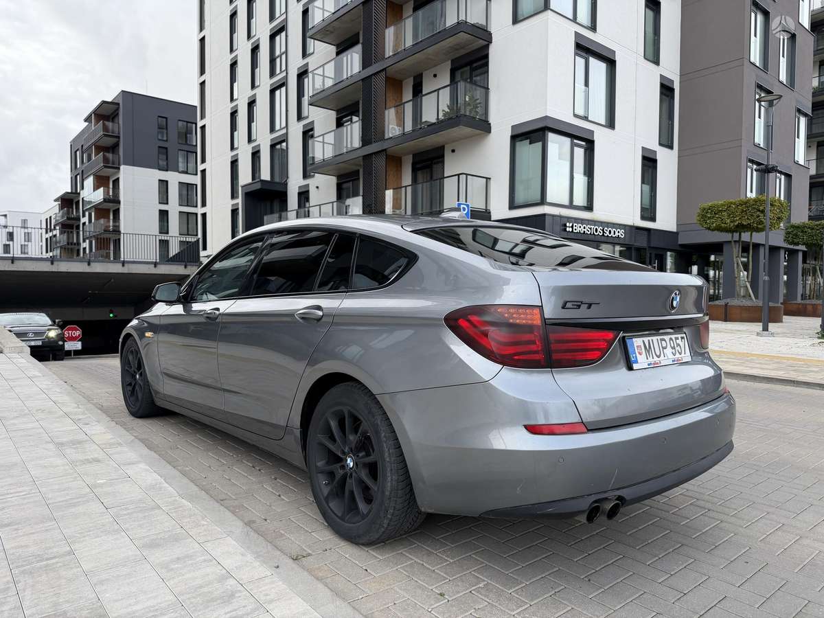 BMW 530 2011 — двигун 3000 cm³, 245 HP (180kW)