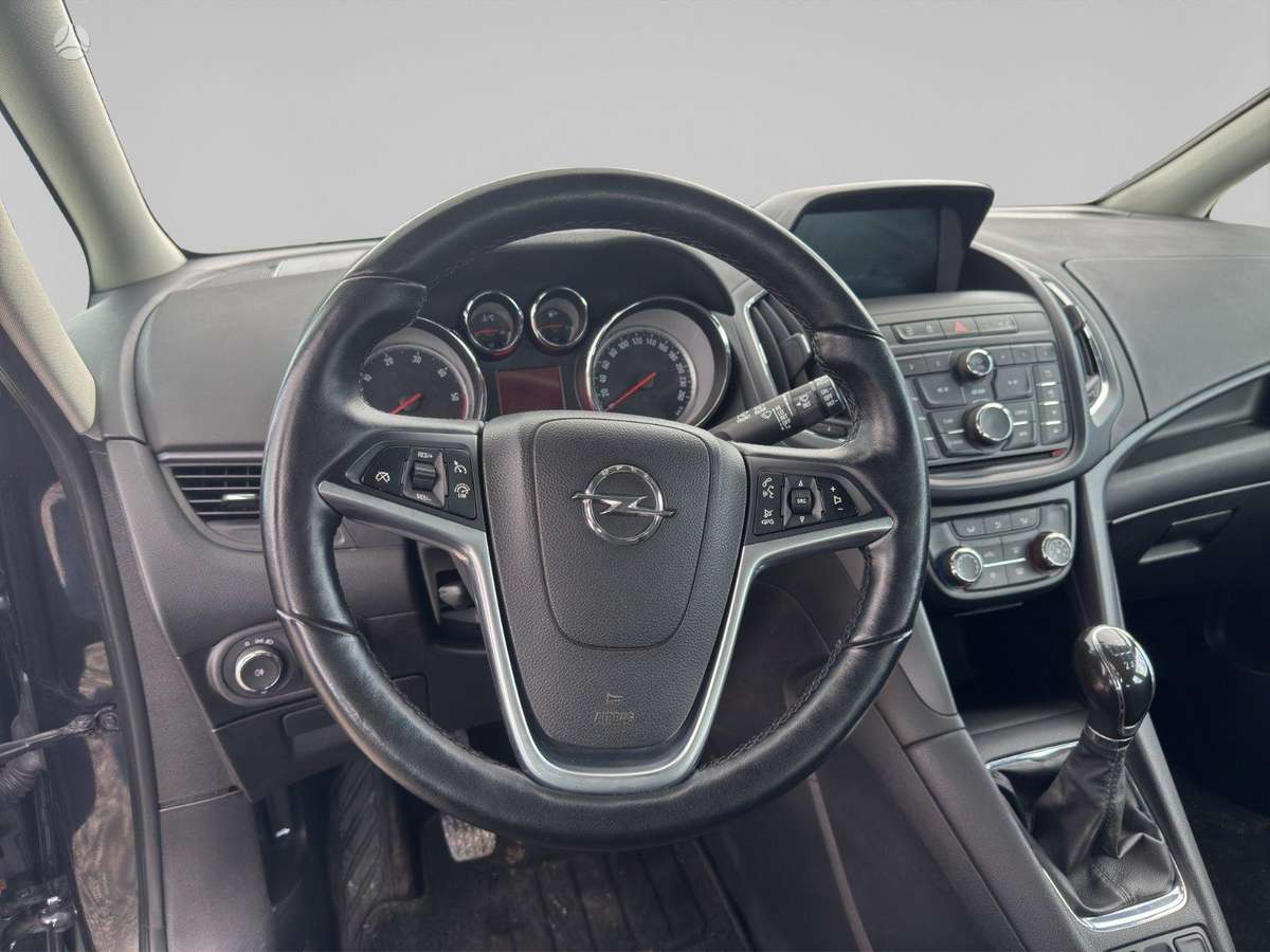 Opel Zafira 2015 — фото 10