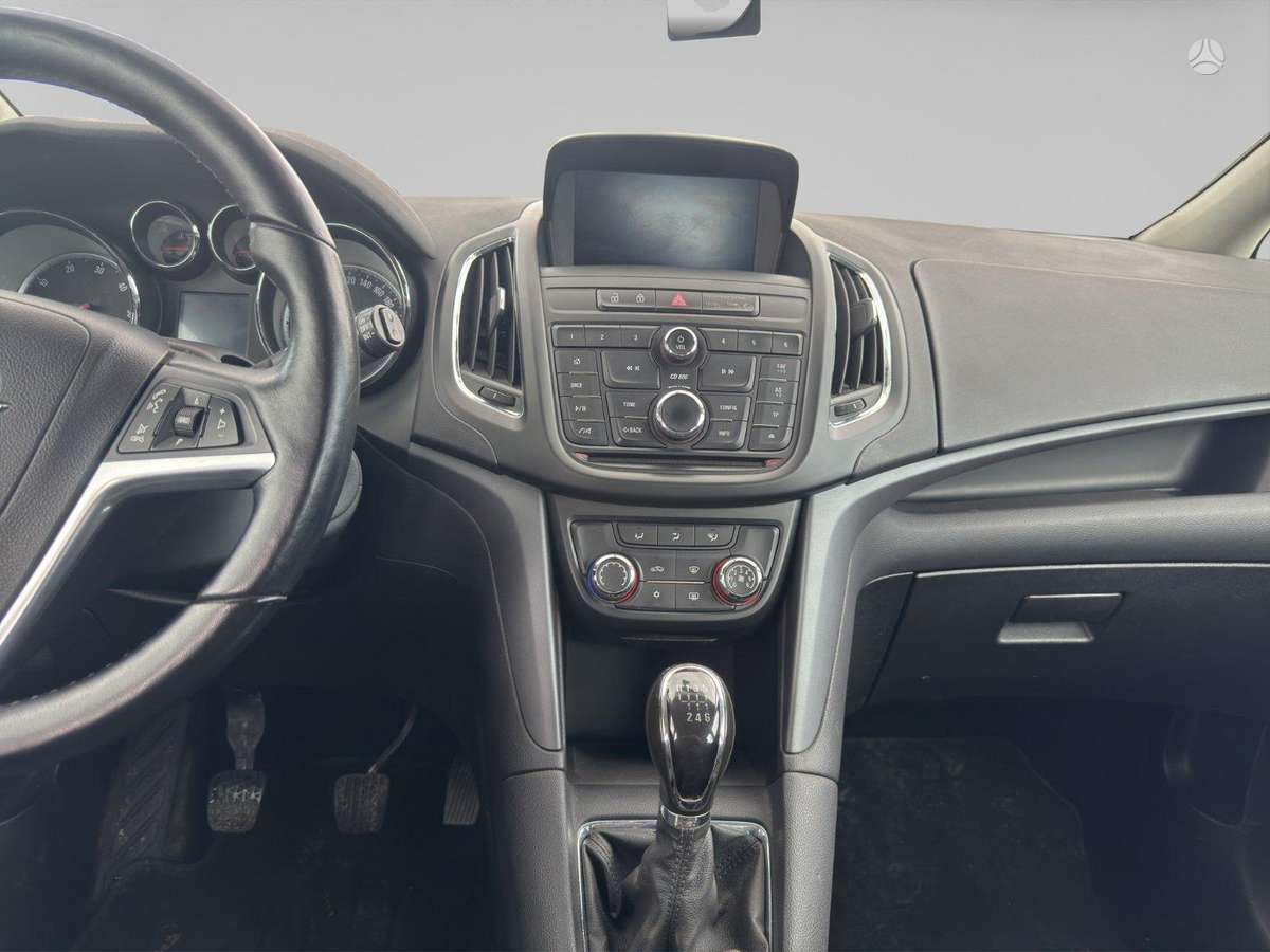 Opel Zafira 2015 — фото 12
