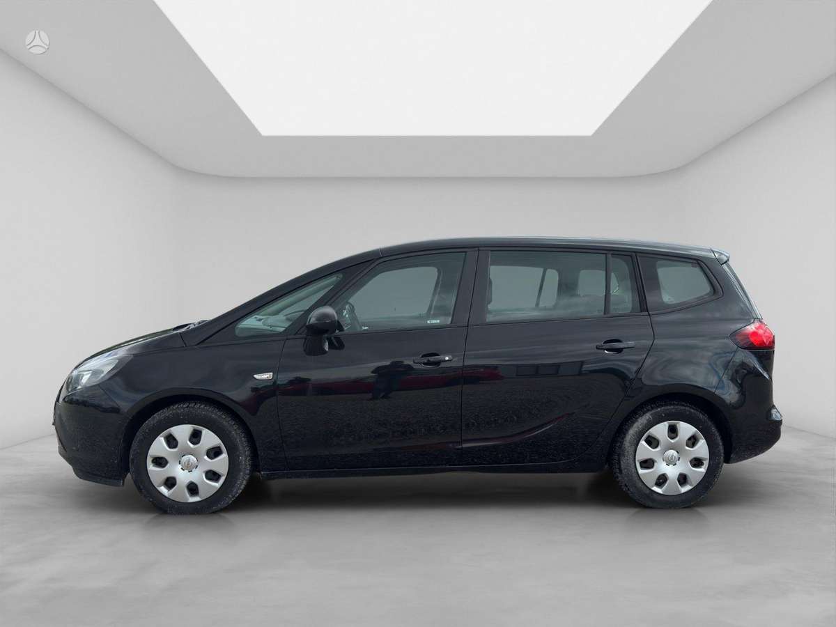 Opel Zafira 2015 — салон
