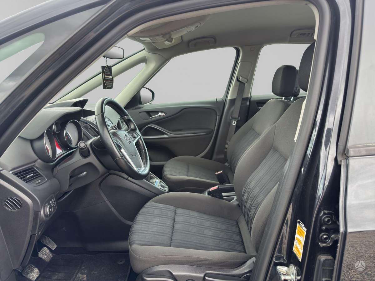 Opel Zafira 2015 — фото 9