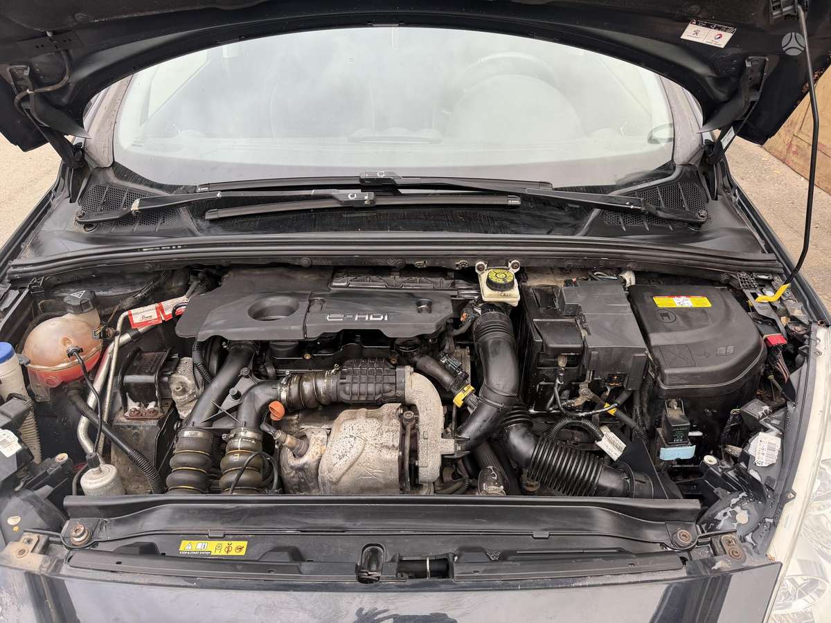 Peugeot 308 2012 — photo 11