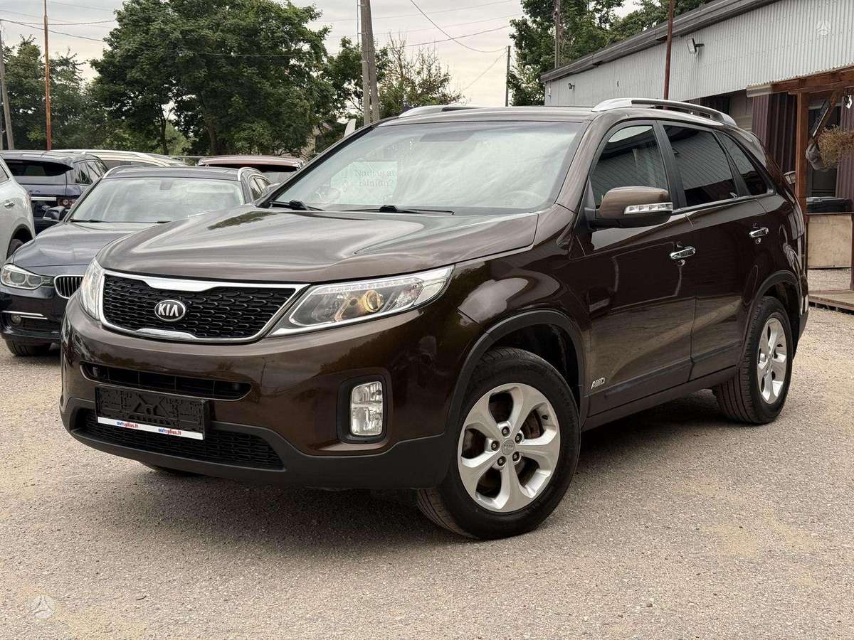 Kia Sorento 2013 — rear view