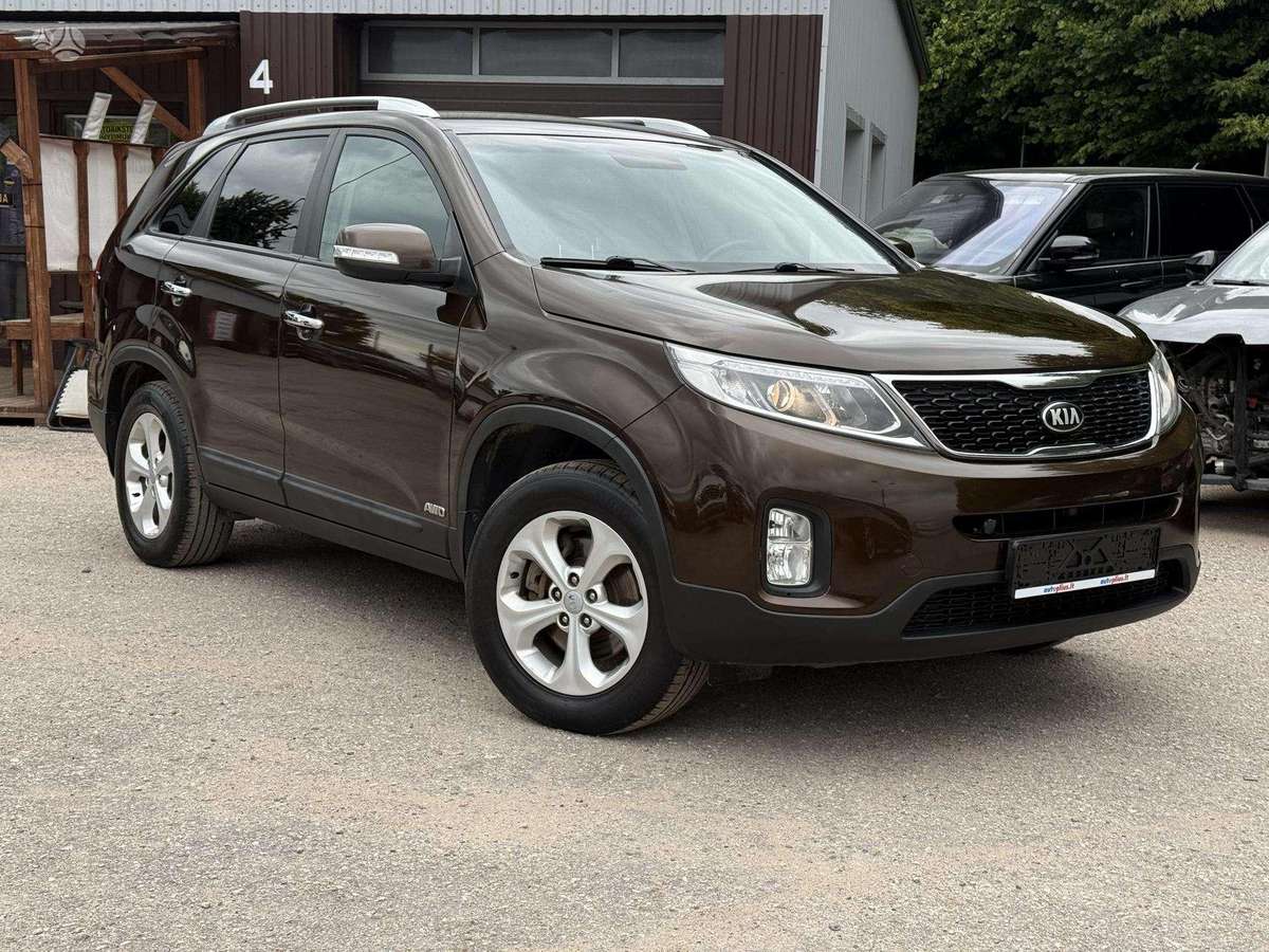 Kia Sorento 2013 — interior